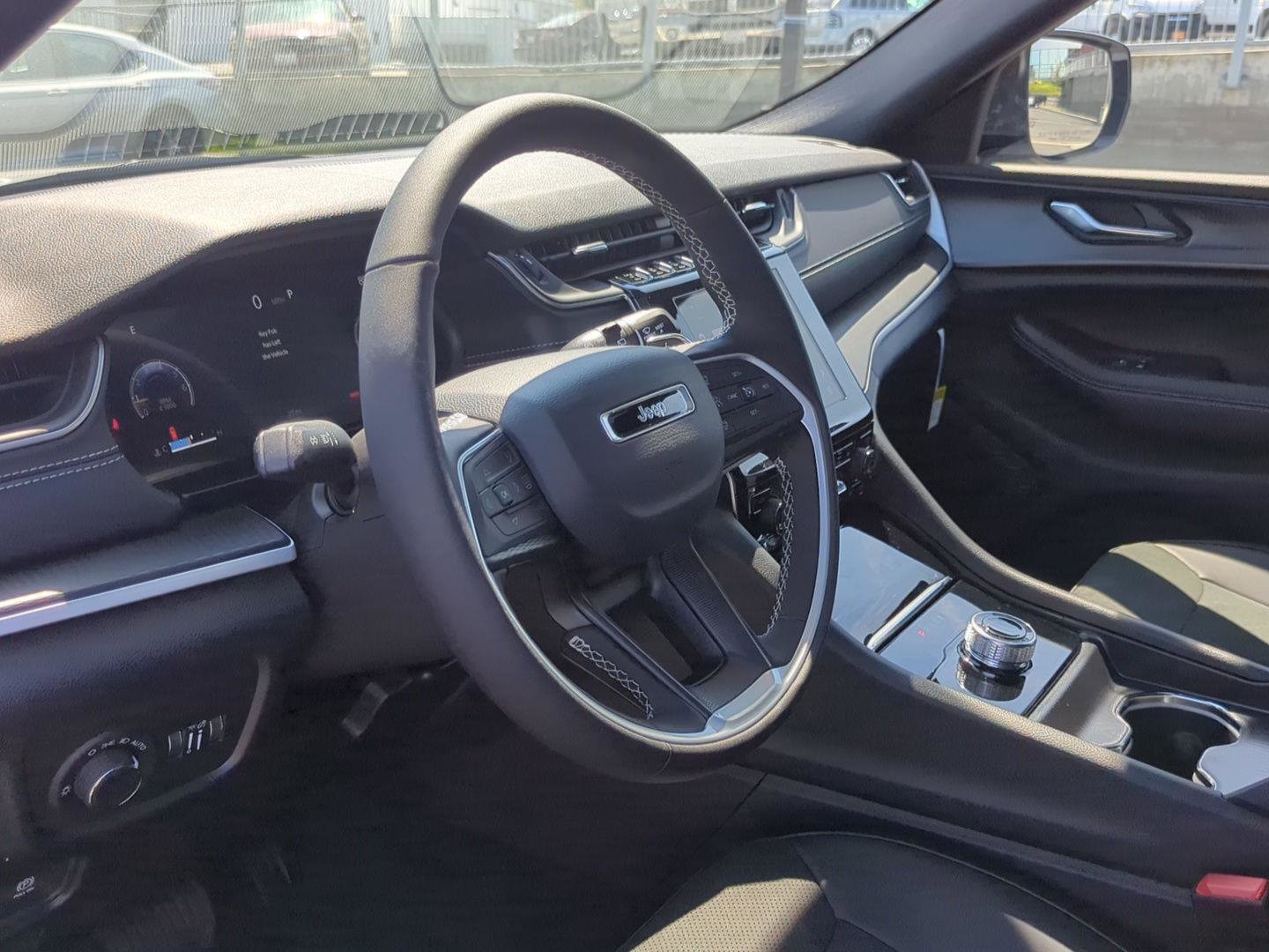 New 2025 Jeep Grand Cherokee L Altitude image 15