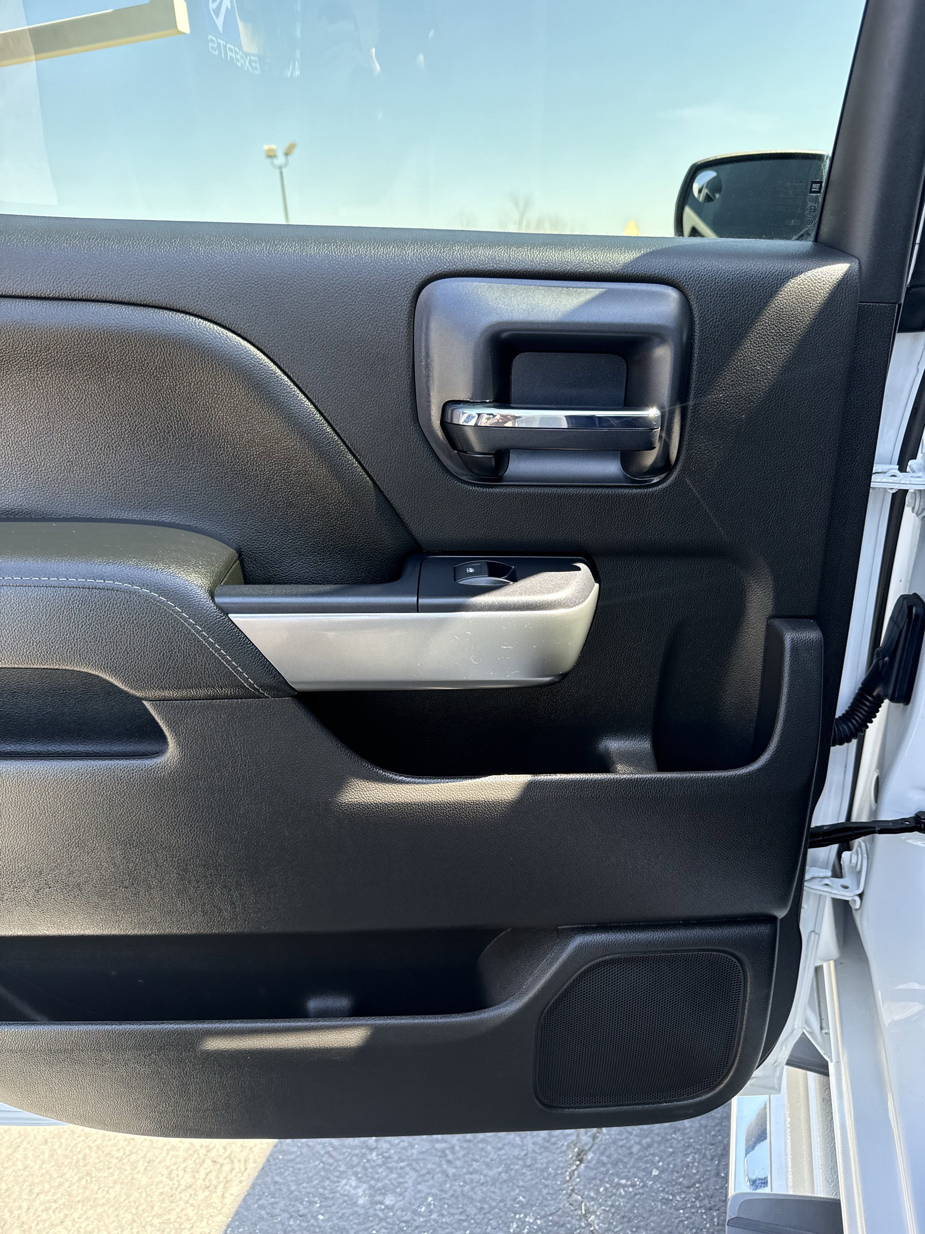 Used 2018 Chevrolet Silverado 1500 LT w/ Texas Edition image 11