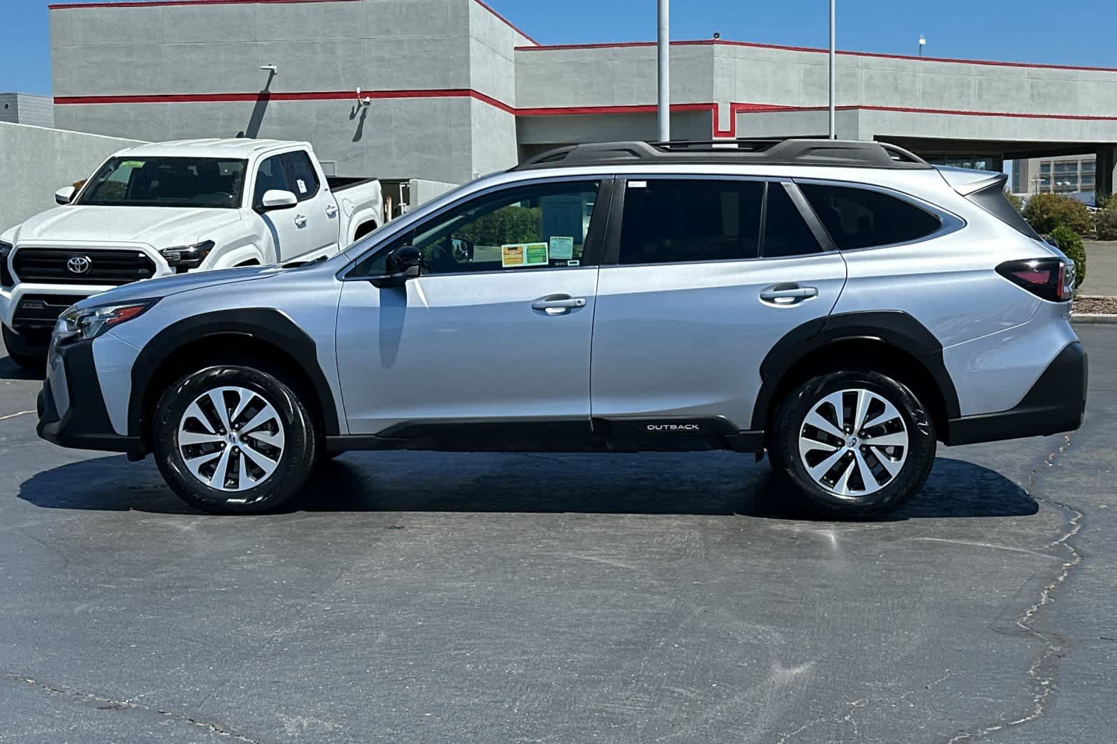 Used 2024 Subaru Outback Premium AWD/4WD image 9