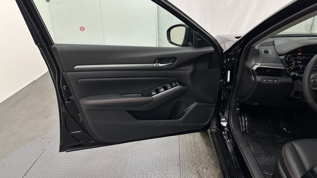 Used 2024 Nissan Altima 2.5 SR image 15