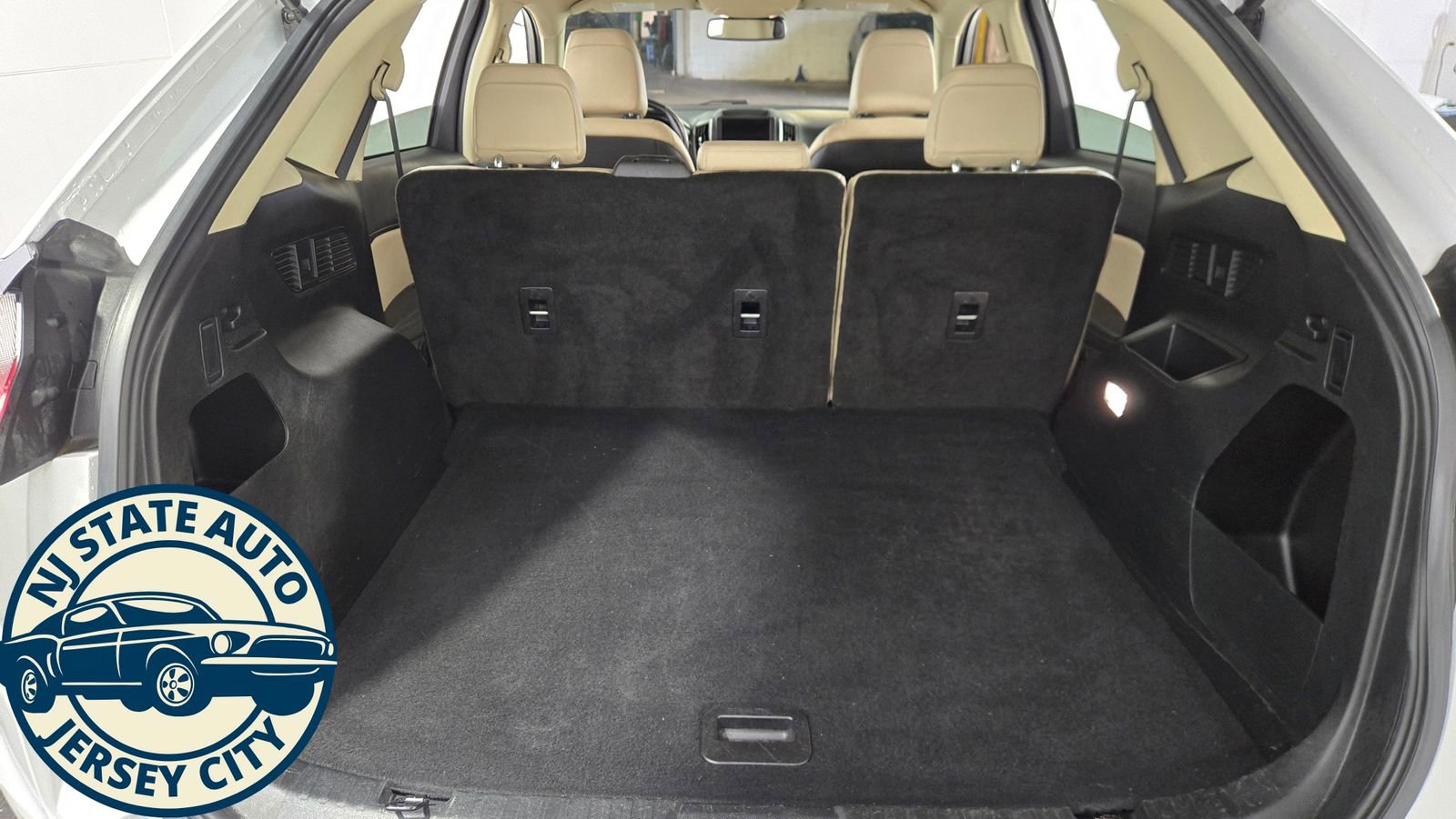 Used 2023 Ford Edge SEL image 32