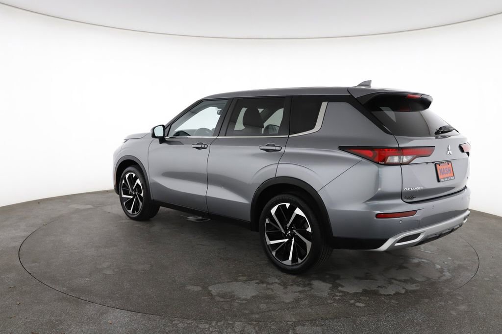 Used 2024 Mitsubishi Outlander SE image 9
