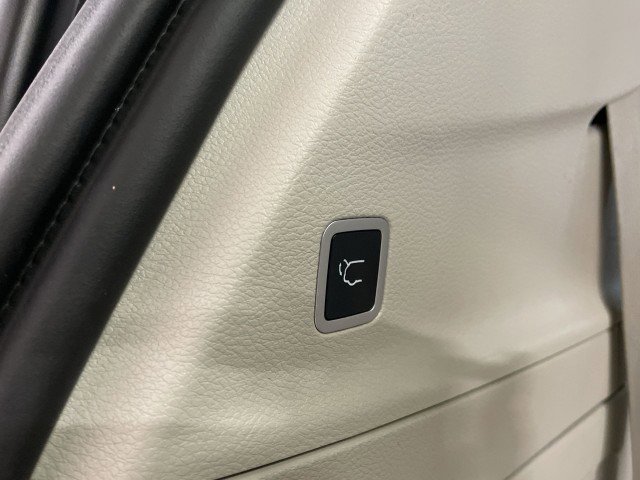 Used 2021 Chrysler Pacifica Touring-L image 28