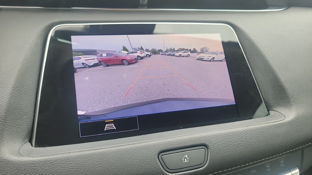 Used 2023 Cadillac XT4 Luxury w/ Cold Weather Package FWD image 17