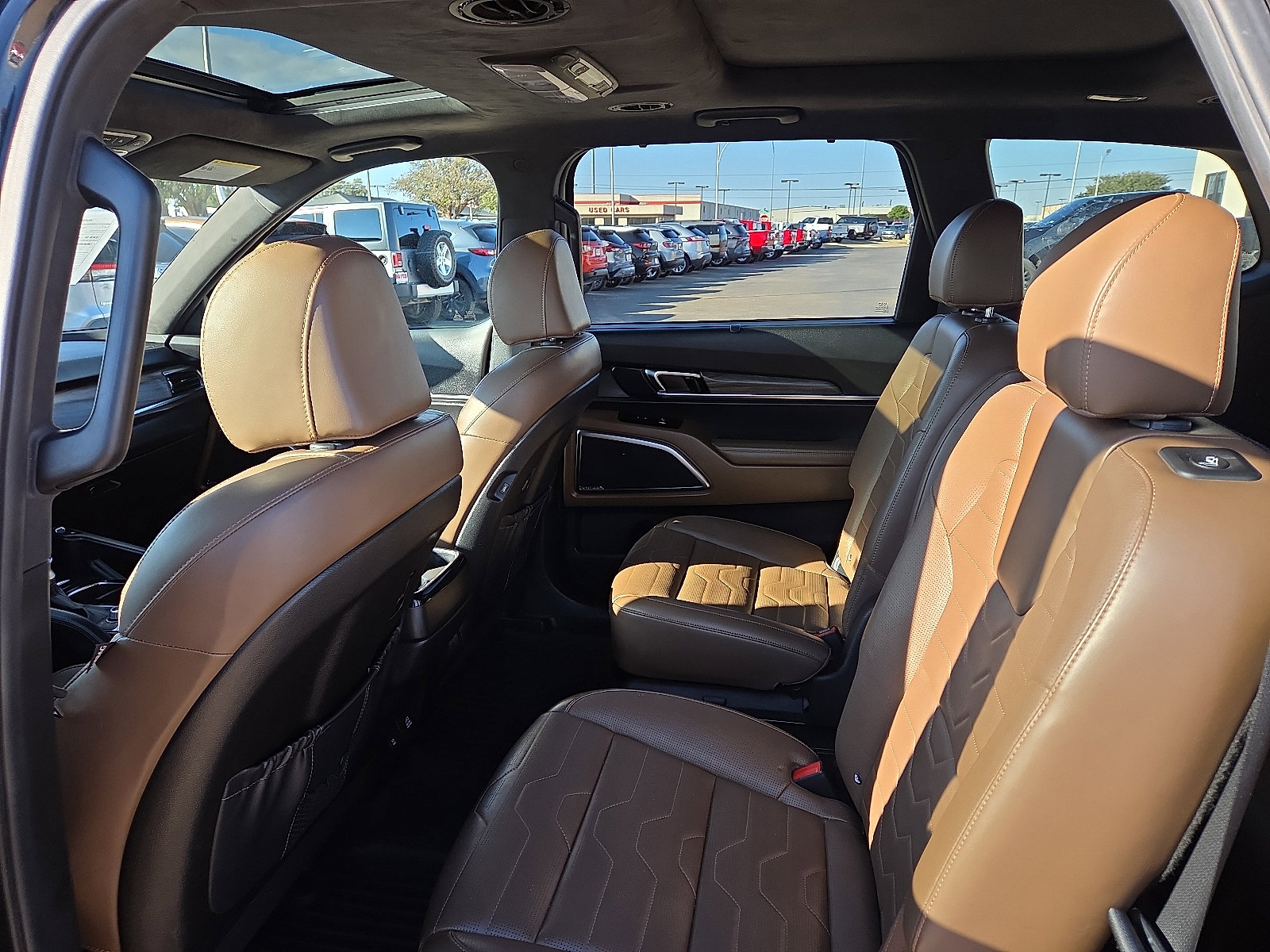 Used 2022 Kia Telluride SX w/ SX Prestige Package image 8