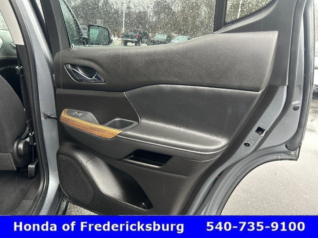 Used 2021 GMC Acadia SLE w/ Driver Convenience Package image 13