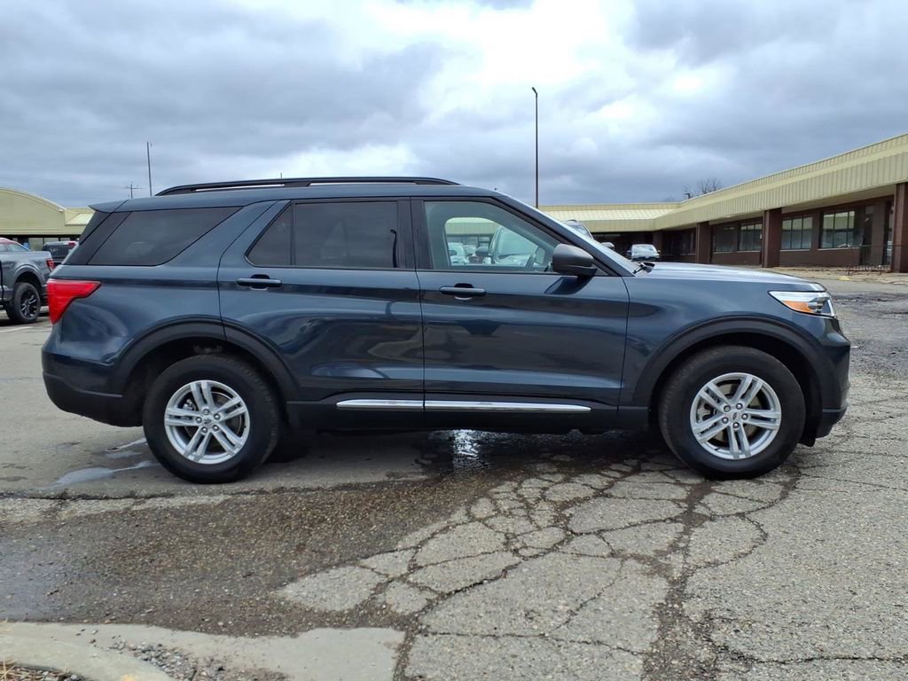 Used 2024 Ford Explorer XLT w/ Equipment Group 202A image 6