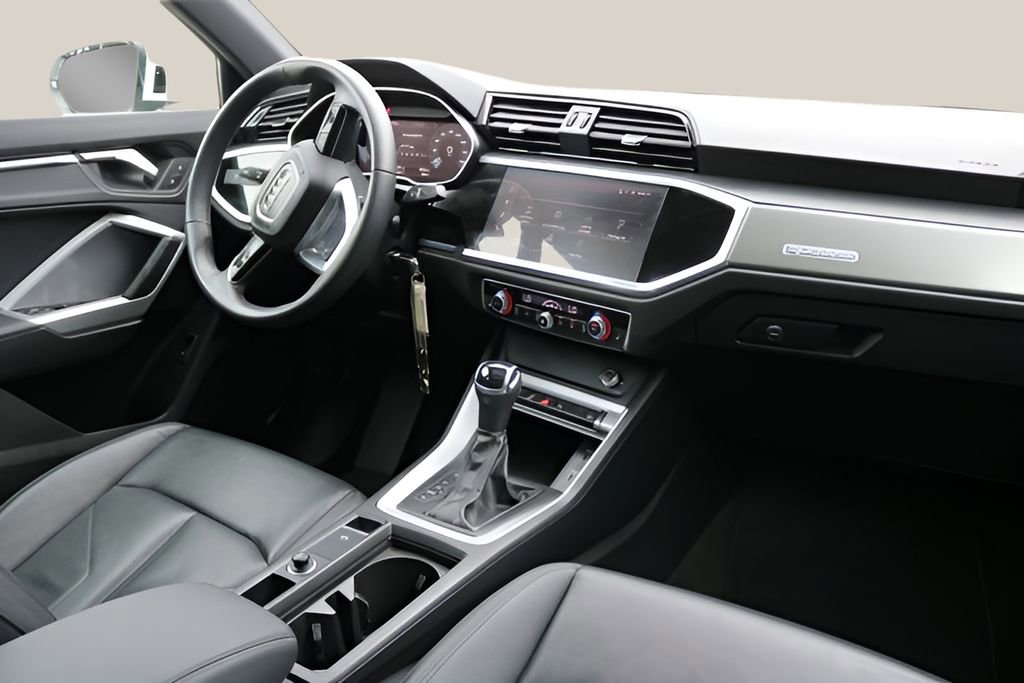 Used 2025 Audi Q3 2.0T Premium image 18