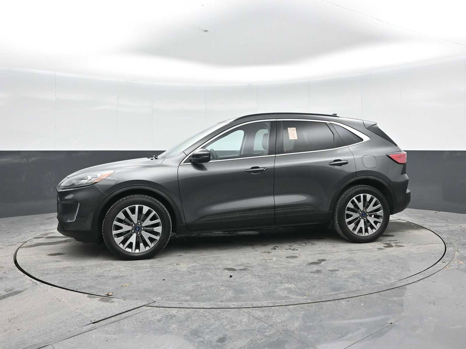 Used 2020 Ford Escape Titanium w/ Titanium Premium Package 2.0 image 4