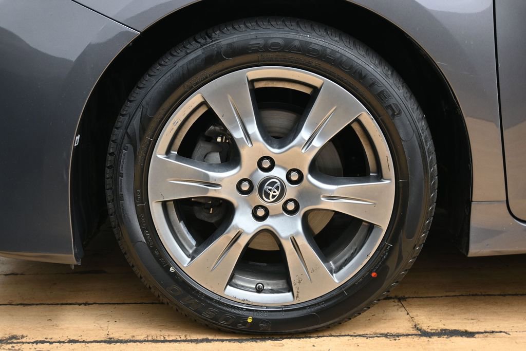 Used 2018 Toyota Sienna SE FWD image 13