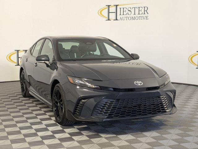 Used 2025 Toyota Camry SE image 2