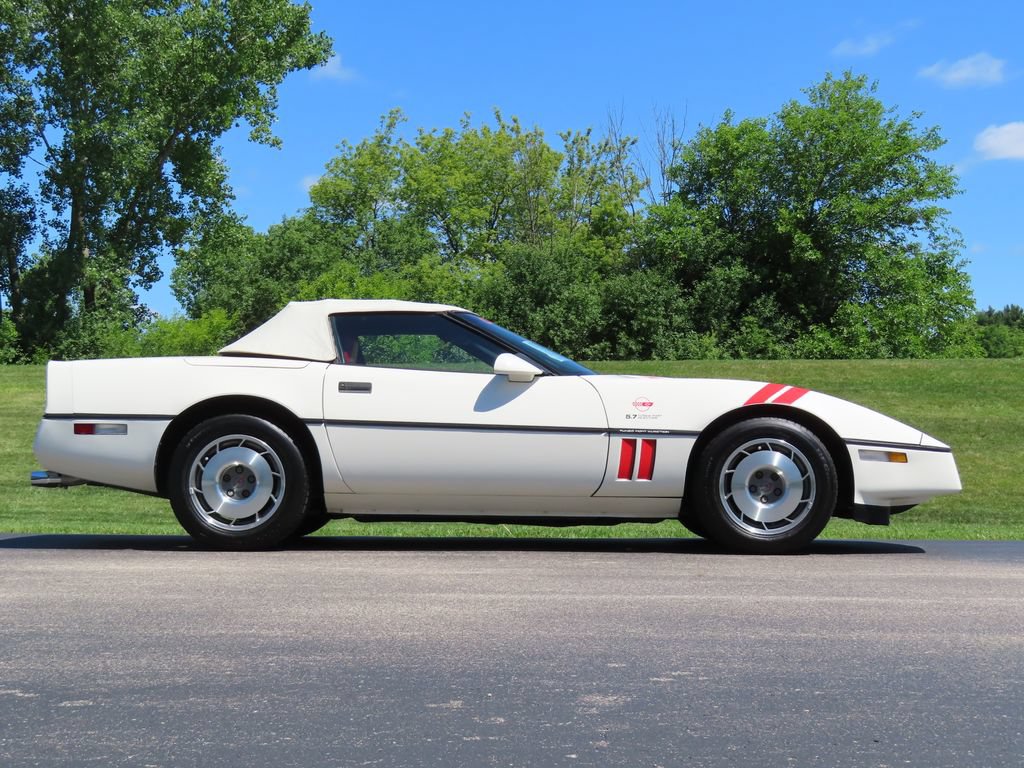 Used 1987 Chevrolet Corvette Convertible RWD image 2