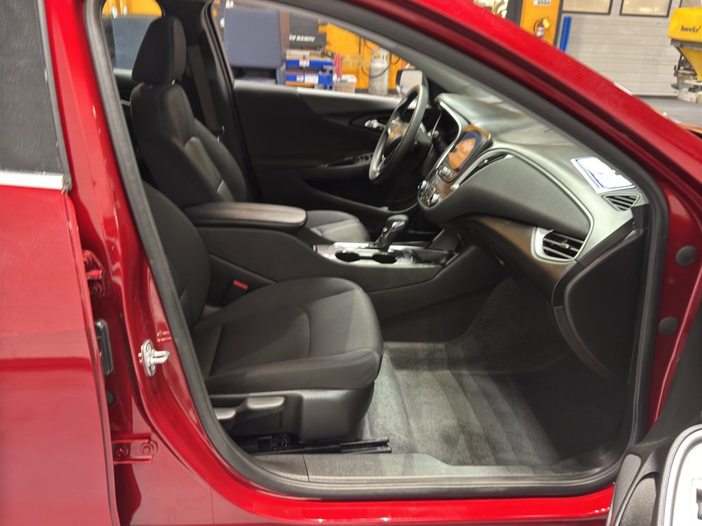 Used 2025 Chevrolet Malibu LT image 17