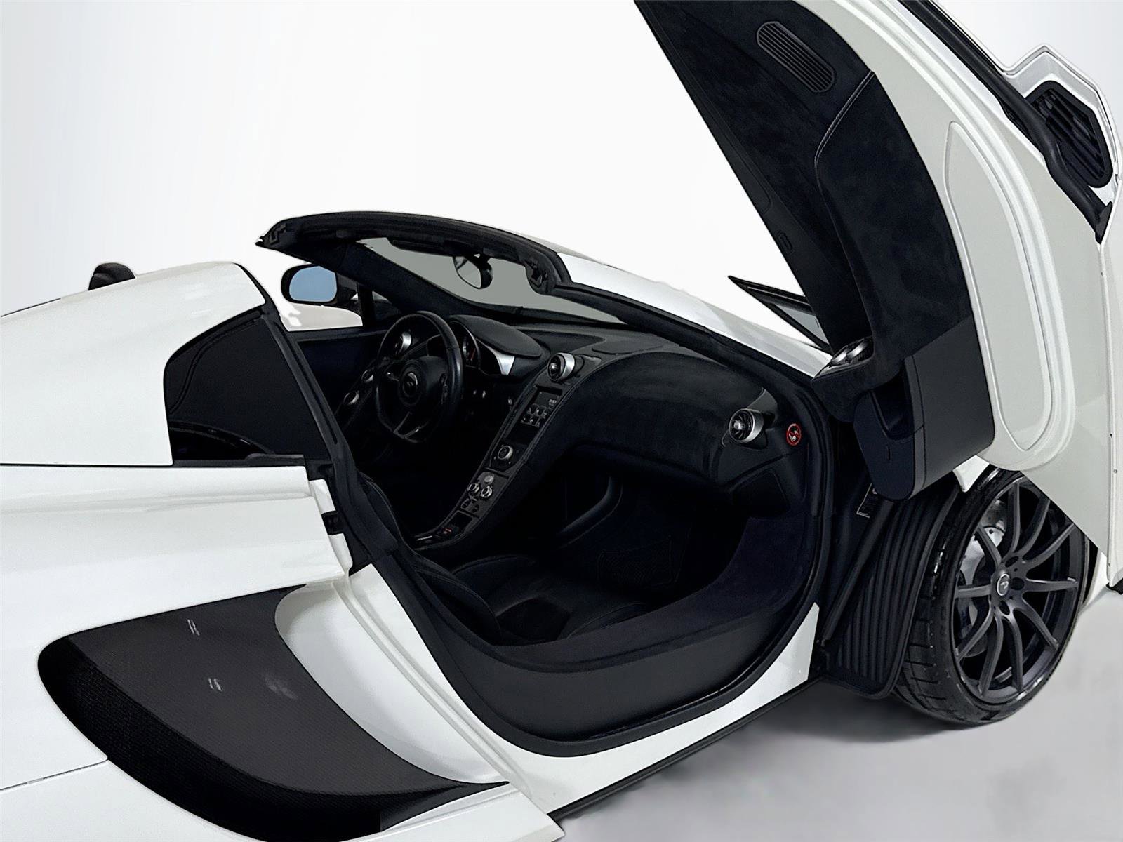 Used 2014 McLaren MP4-12C Spider RWD image 23