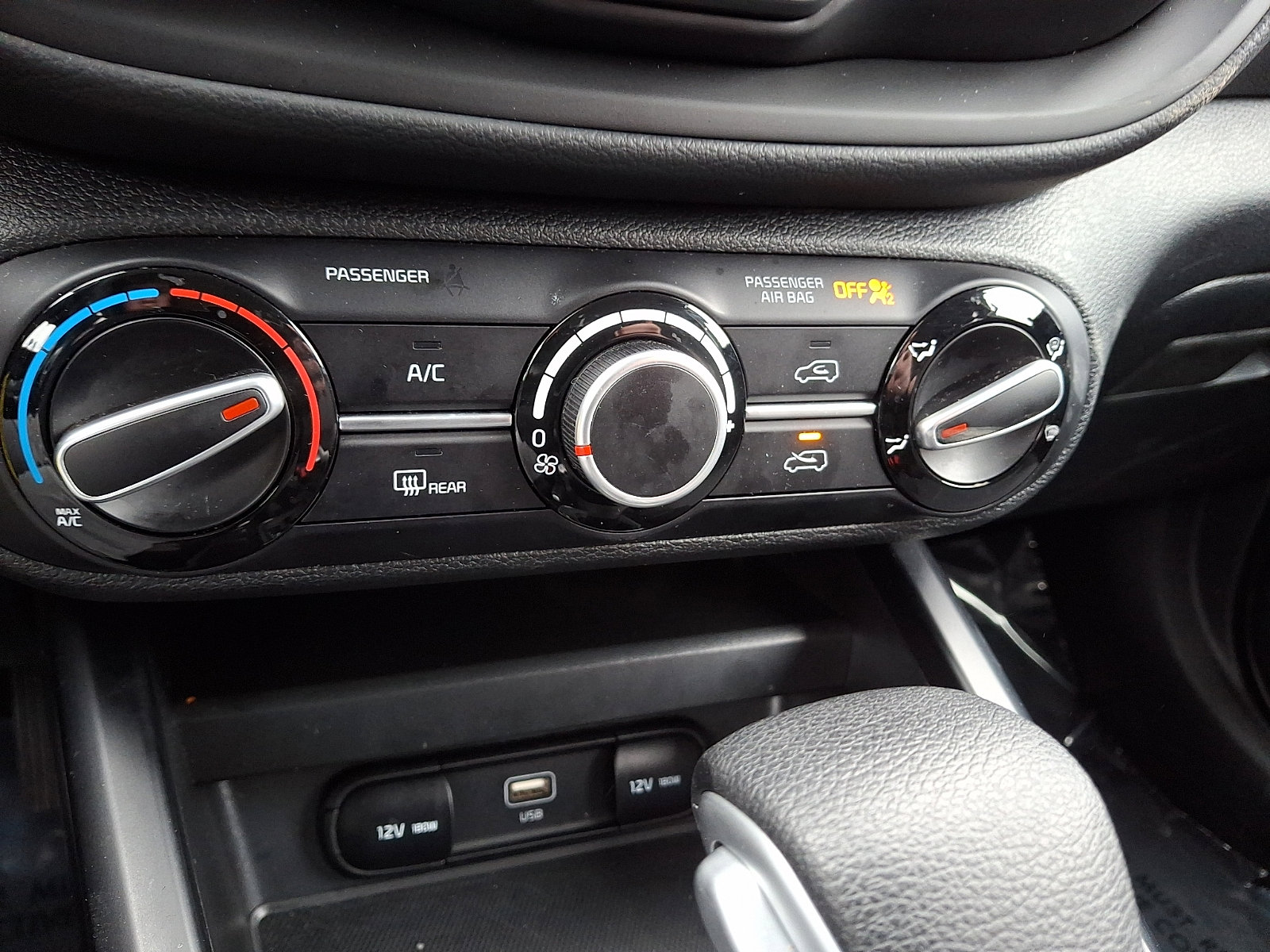 Used 2025 Kia Soul LX w/ LX Technology Package image 15