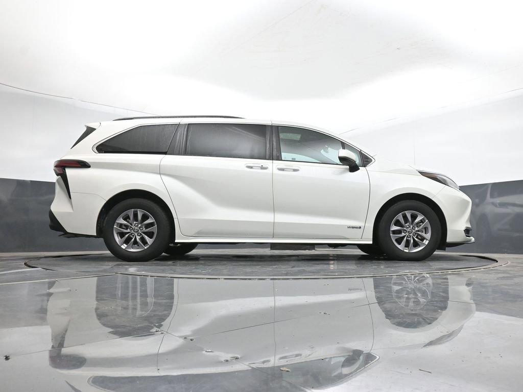Used 2021 Toyota Sienna XLE image 42