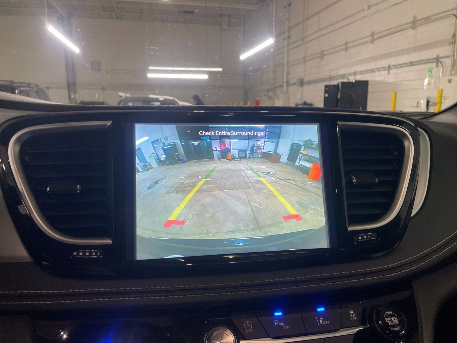 Used 2025 Chrysler Pacifica Limited image 17