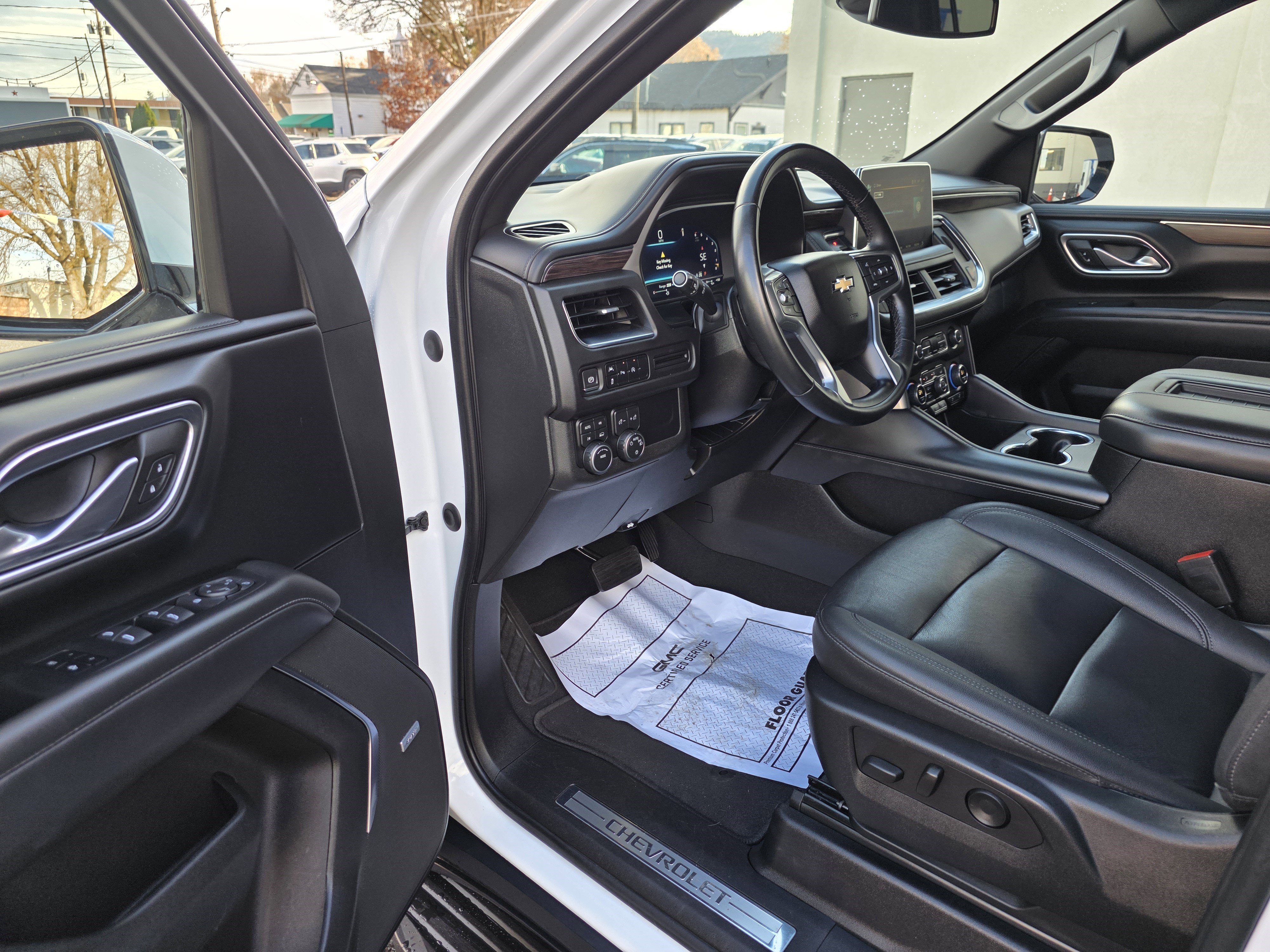 Used 2023 Chevrolet Suburban LT image 11