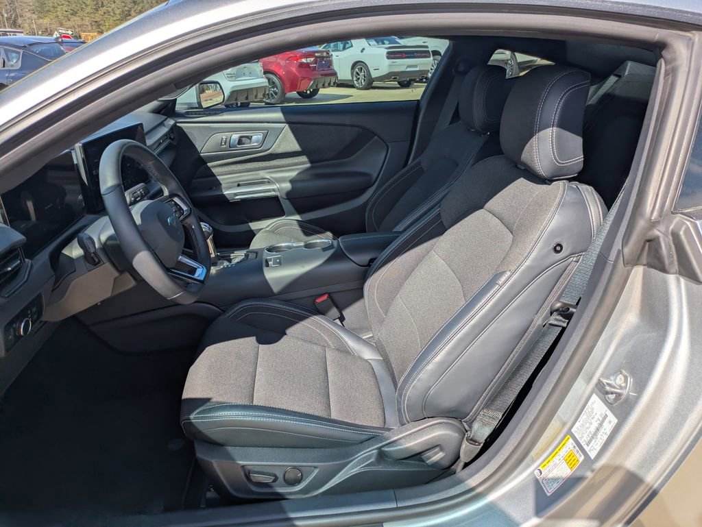Used 2024 Ford Mustang EcoBoost image 7