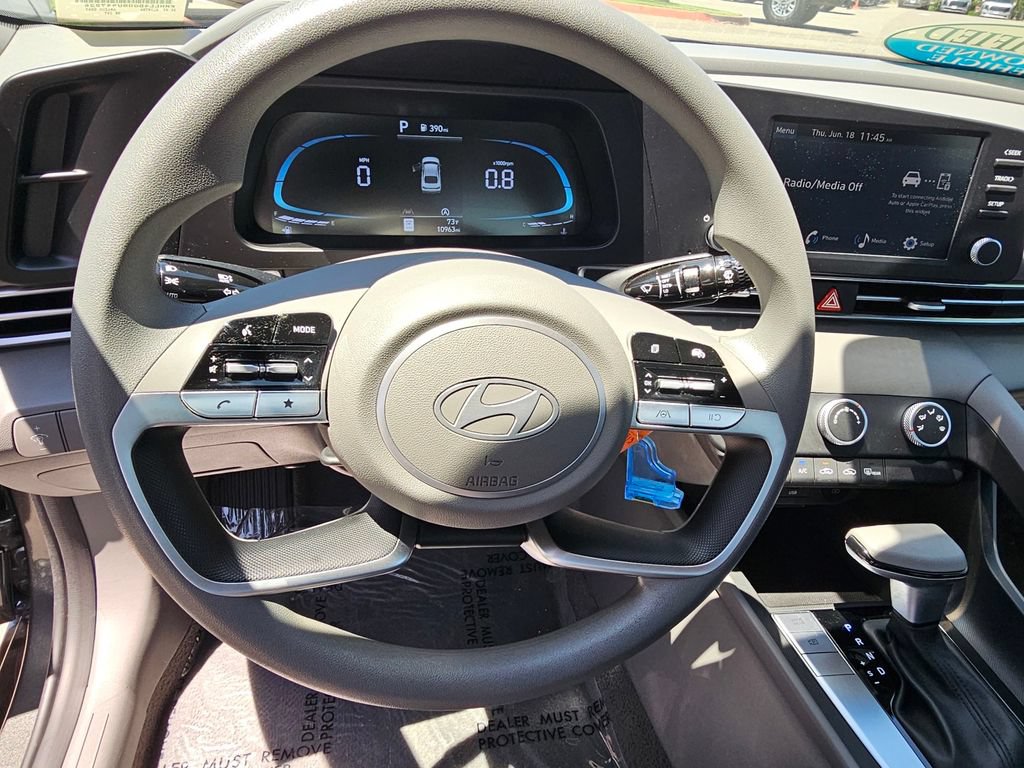 Certified 2025 Hyundai Elantra SE FWD image 27