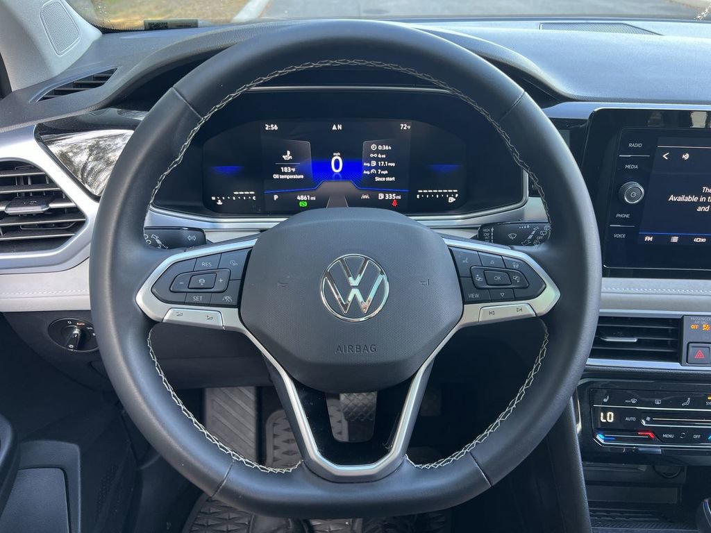 Used 2025 Volkswagen Taos SE w/ Panoramic Sunroof Package image 16