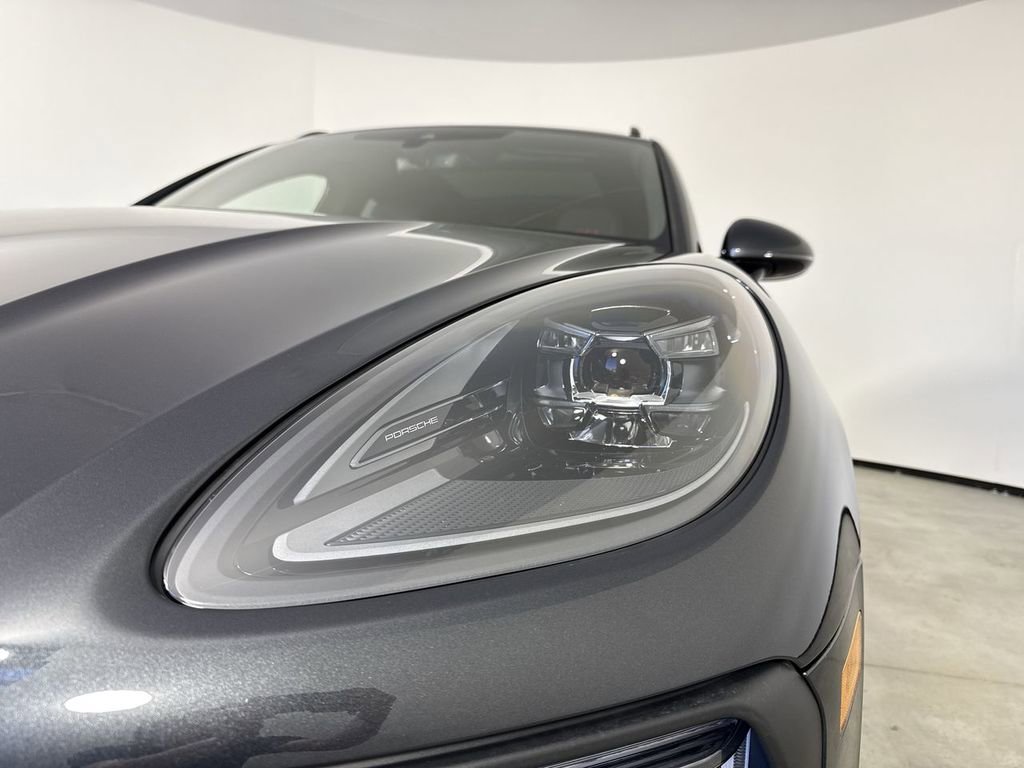 New 2026 Porsche Macan GTS AWD/4WD image 11
