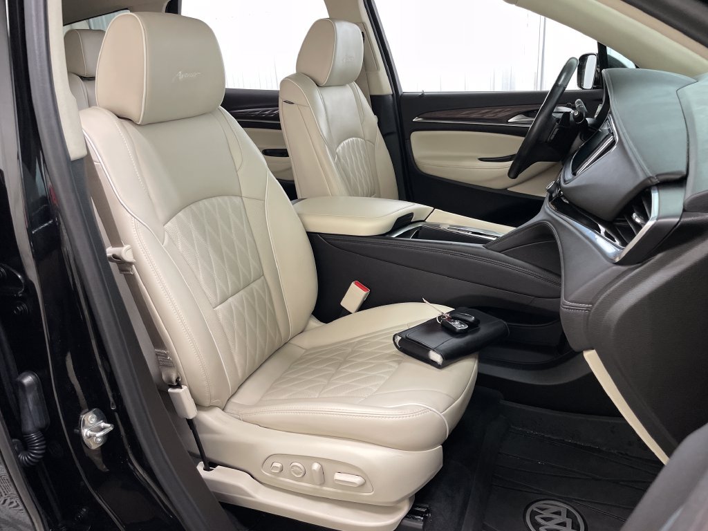Certified 2022 Buick Enclave Avenir w/ Avenir Technology Package AWD/4WD image 44
