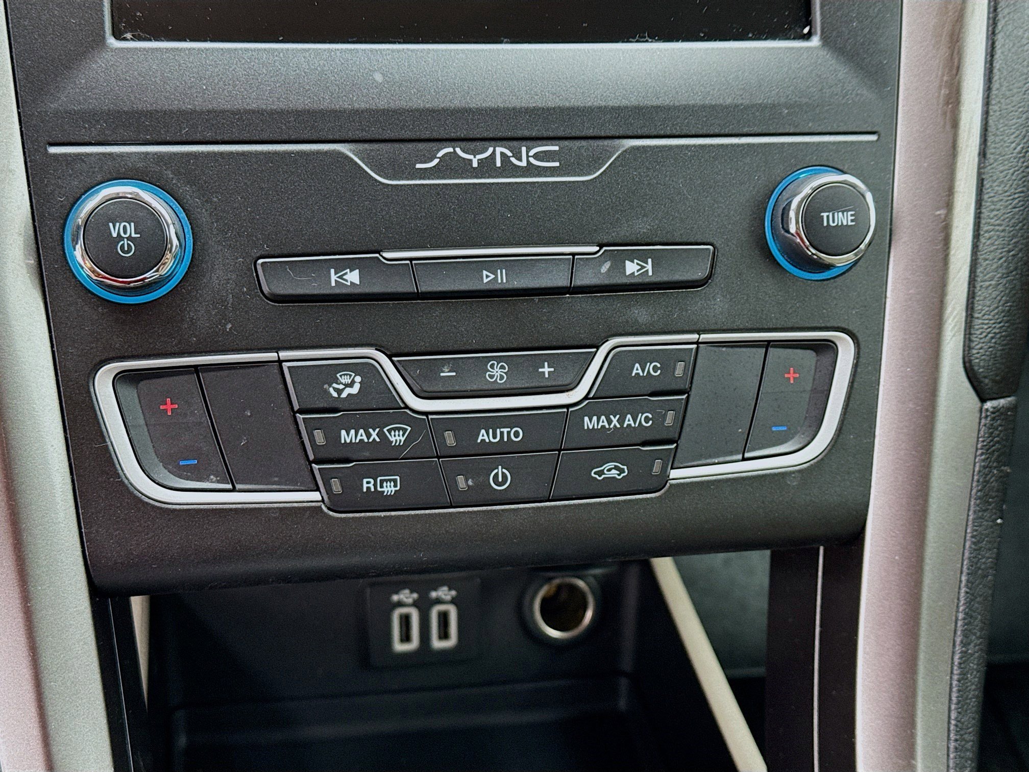 Used 2020 Ford Fusion SE image 8