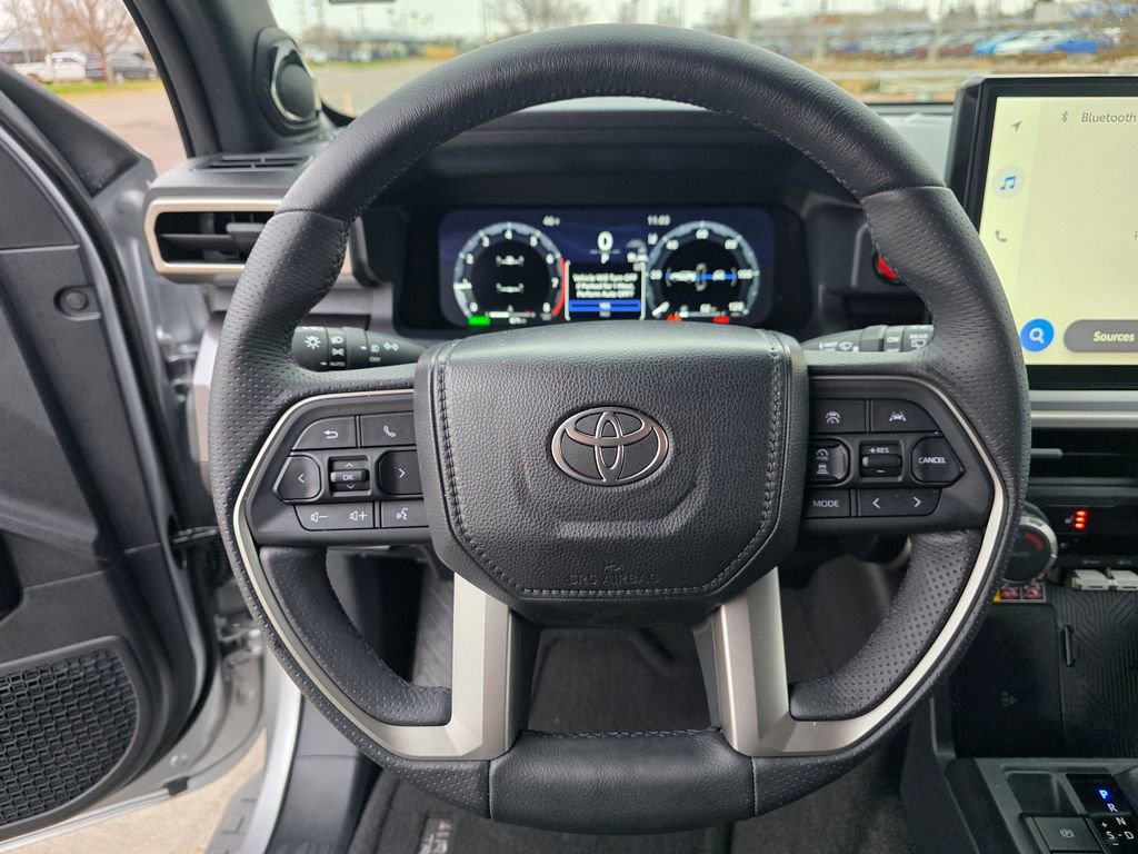 Used 2025 Toyota 4Runner TRD Off-Road Premium AWD/4WD image 12