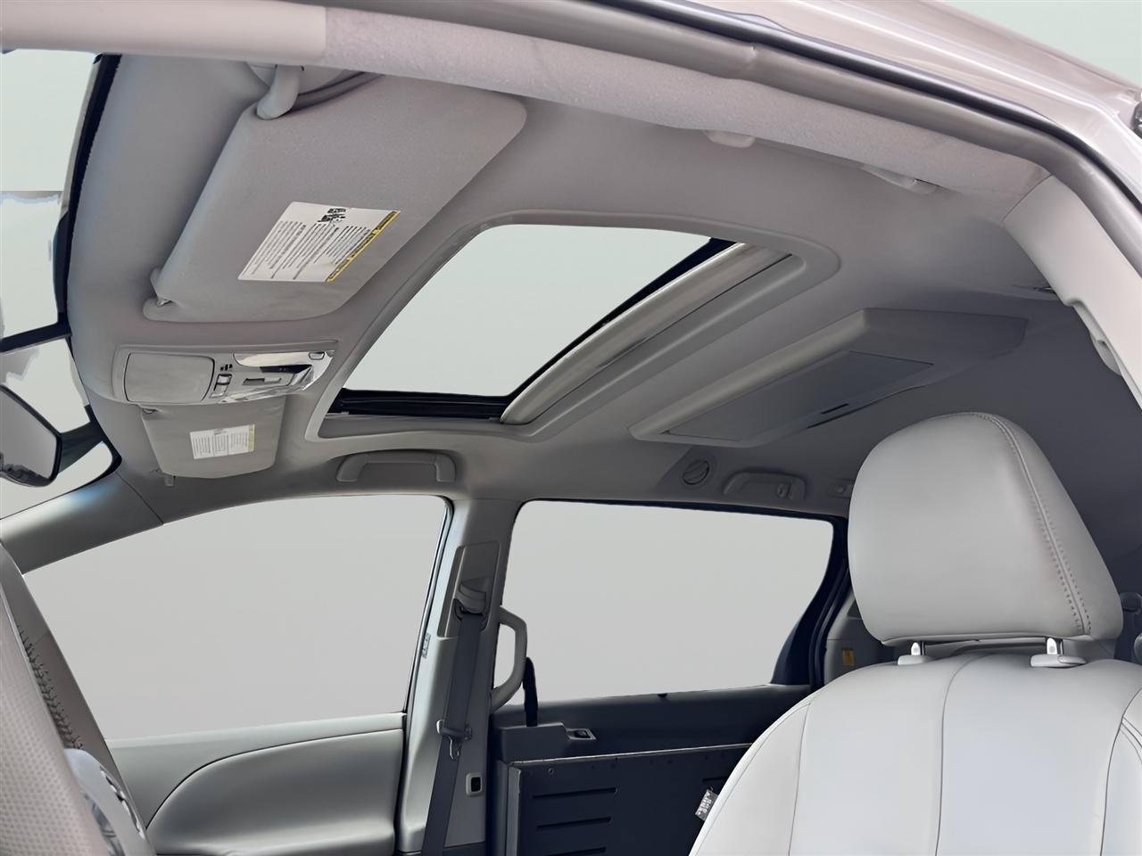 Used 2011 Toyota Sienna XLE w/ Premium Pkg FWD image 13