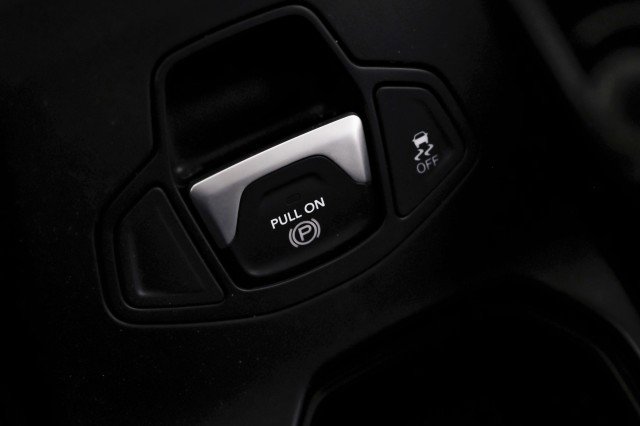 Used 2019 Jeep Renegade Latitude w/ Popular Equipment Group image 24