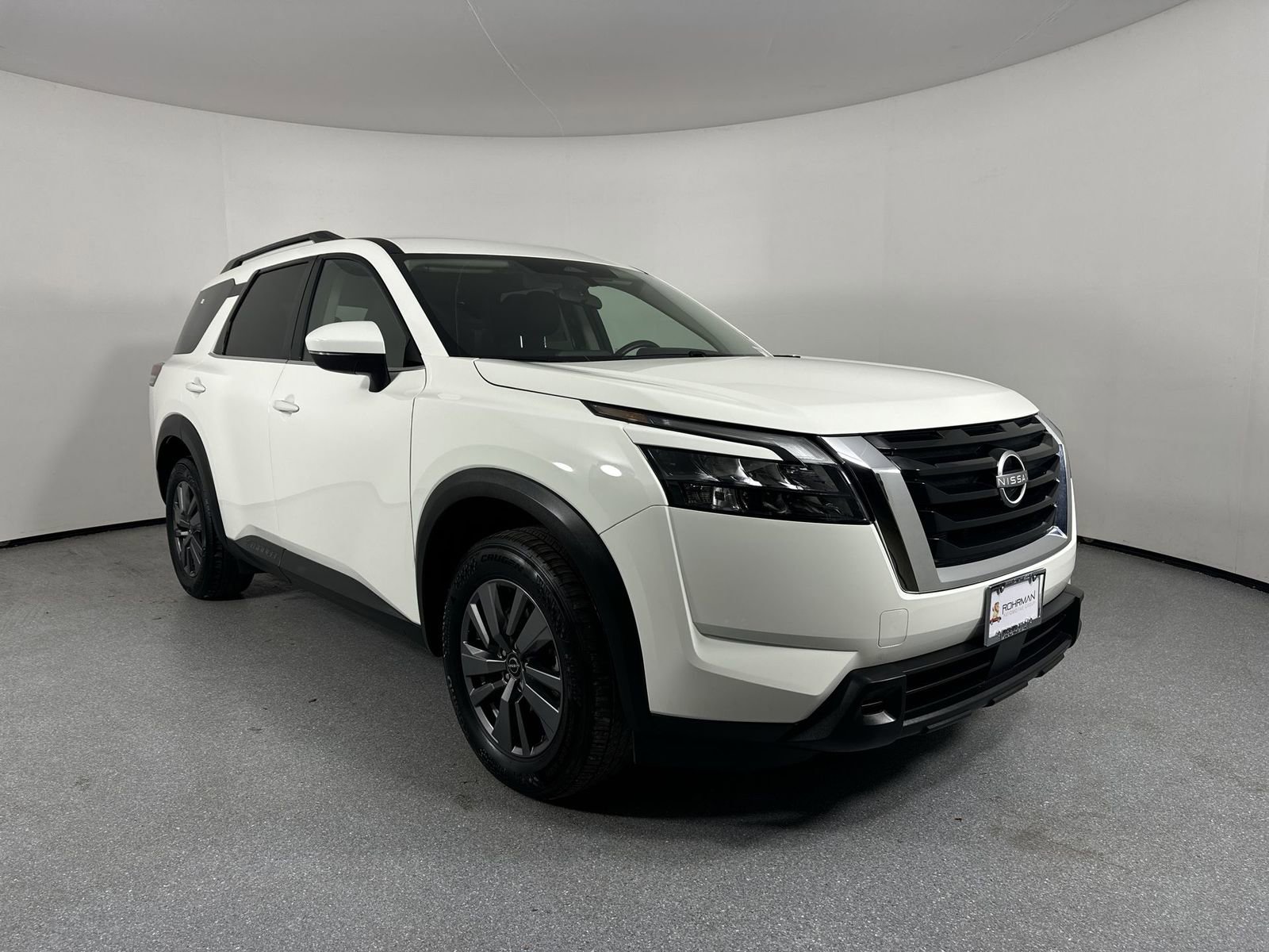 Certified 2025 Nissan Pathfinder SV image 3