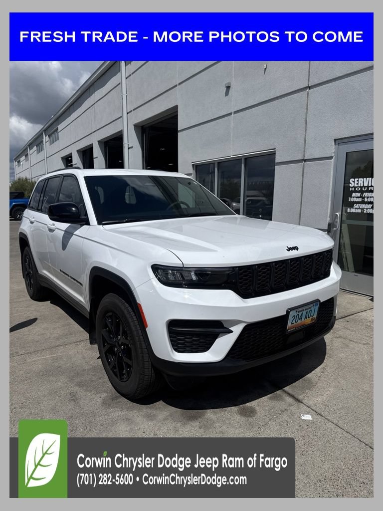 Used 2025 Jeep Grand Cherokee Altitude AWD/4WD image 1