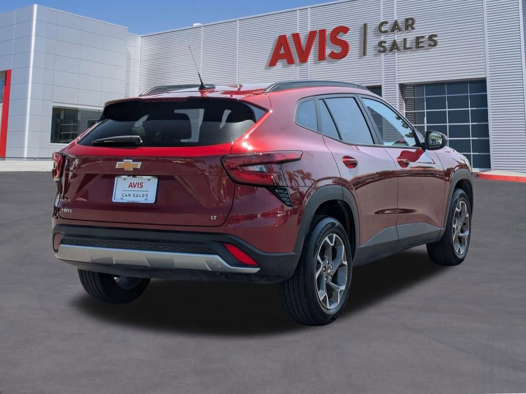 Used 2025 Chevrolet Trax LT w/ LT Convenience Package FWD image 6