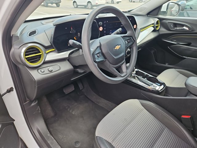 Used 2025 Chevrolet Trax LT image 9