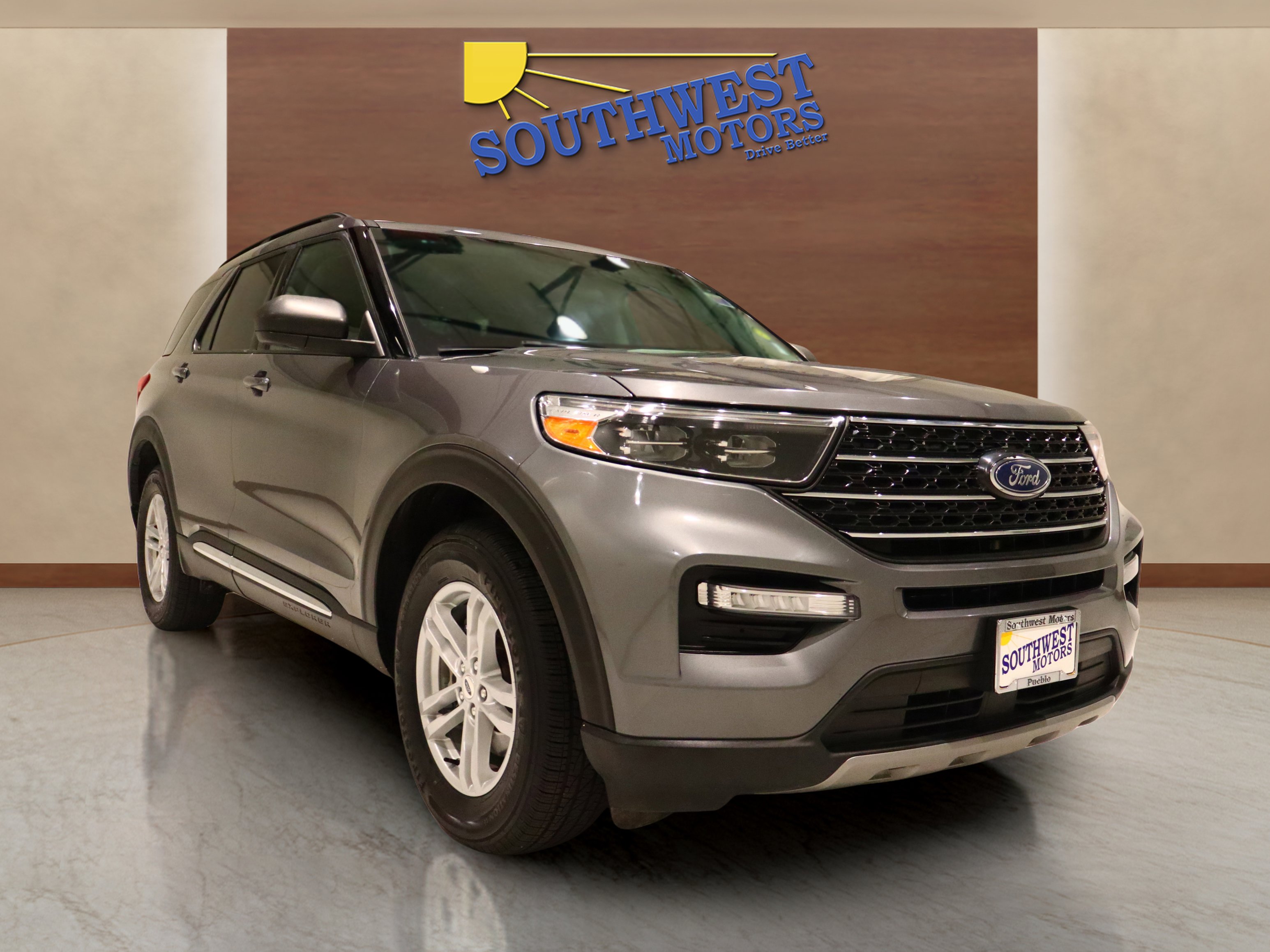 Used 2024 Ford Explorer XLT w/ Equipment Group 202A image 5