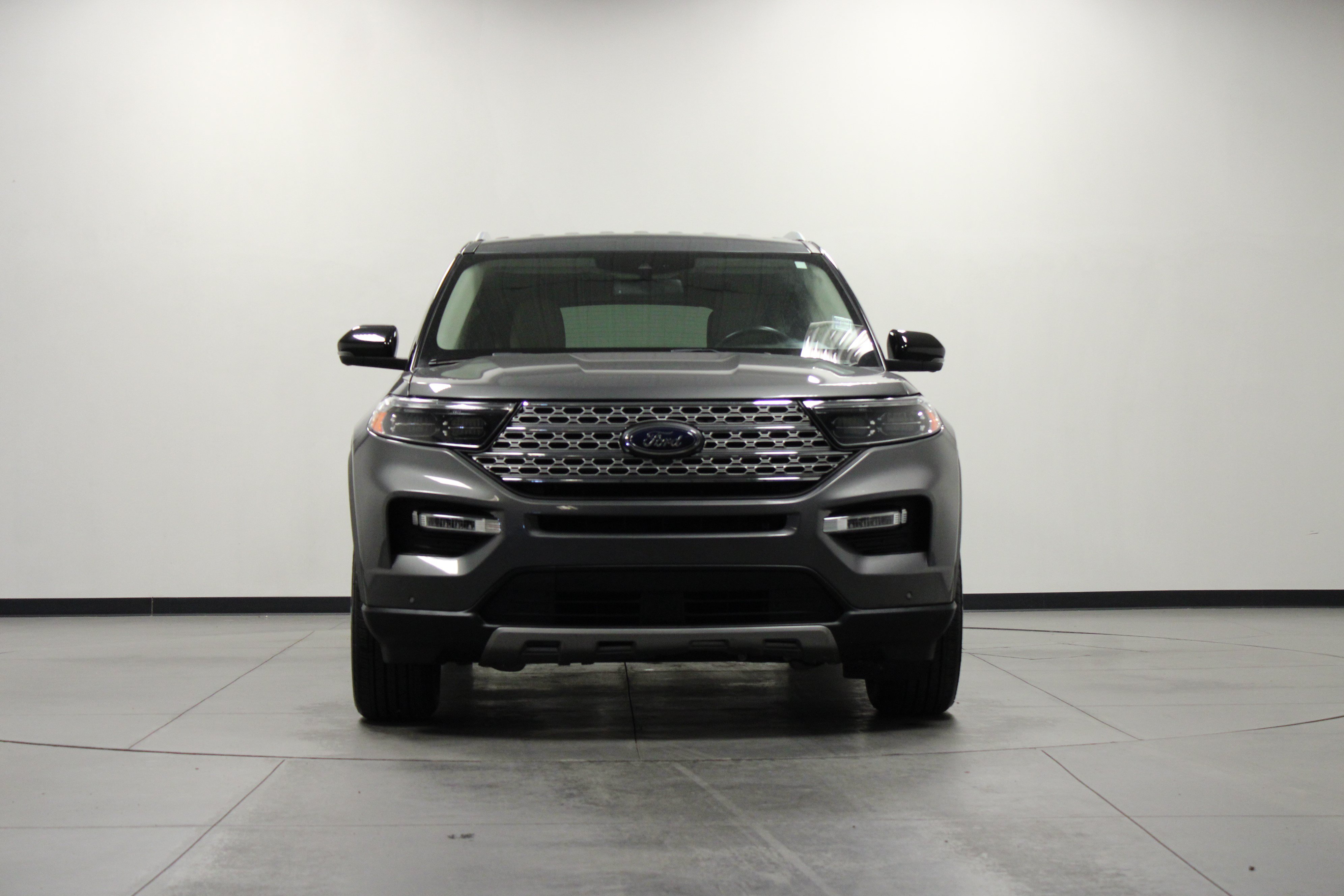 Used 2023 Ford Explorer Limited w/ Equipment Group 301A RWD image 9