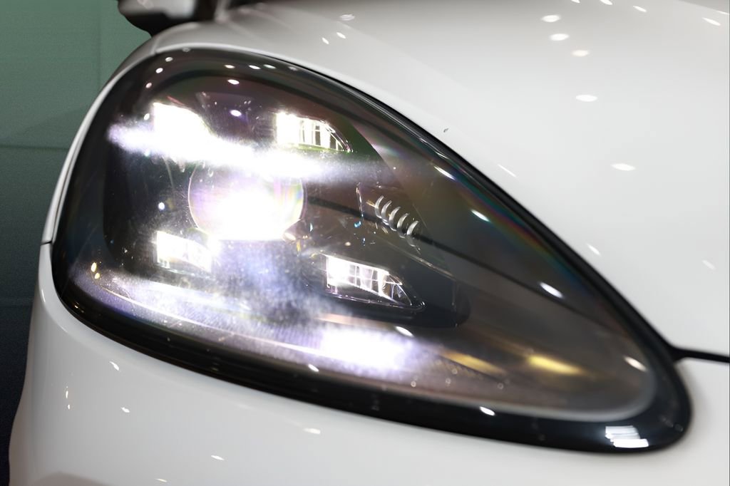 Used 2021 Porsche Cayenne S w/ Premium Package Plus image 36