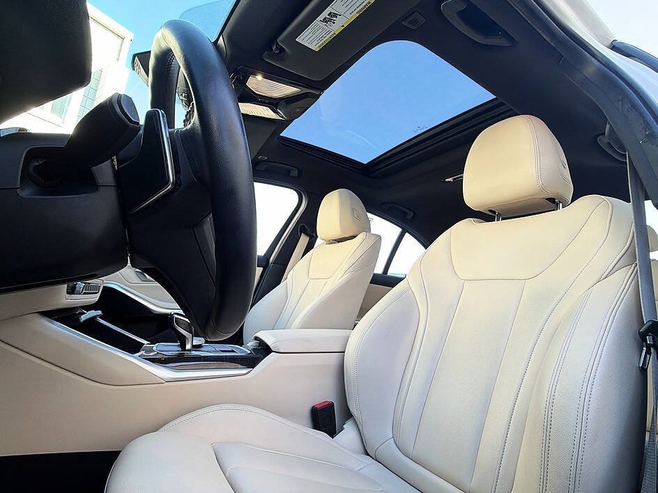Used 2019 BMW 330i Sedan RWD image 5