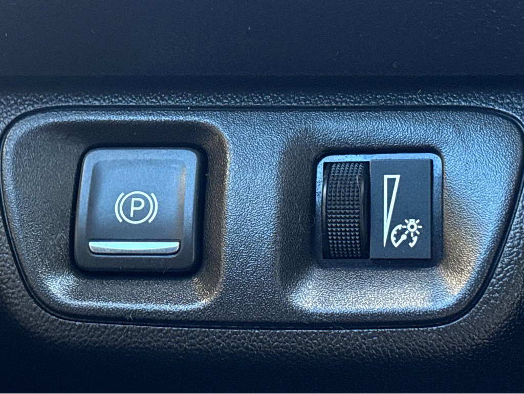 Used 2023 GMC Acadia SLE w/ Driver Convenience Package image 12