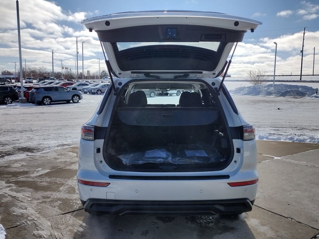 New 2026 Mitsubishi Outlander ES image 15