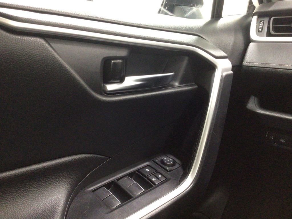 Used 2023 Toyota RAV4 XLE AWD/4WD image 16
