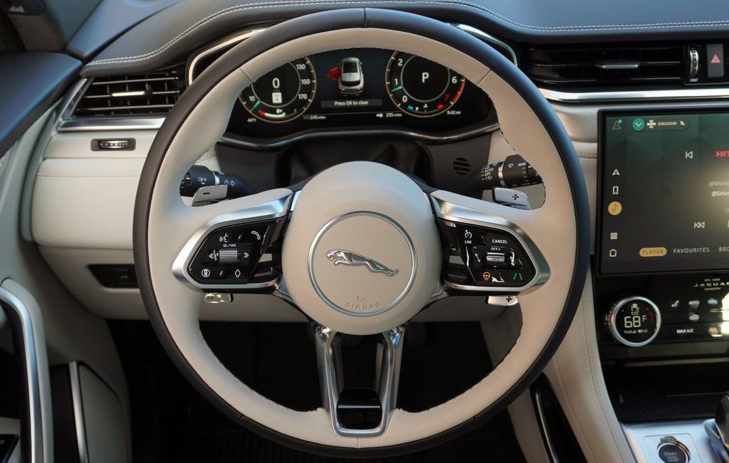 Used 2025 Jaguar F-PACE R-Dynamic S AWD/4WD image 16