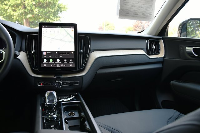 Certified 2026 Volvo XC60 B5 Plus AWD/4WD image 18