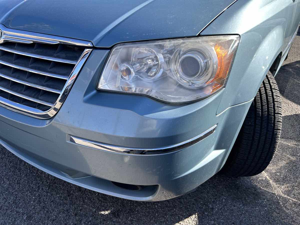 Used 2010 Chrysler Town & Country Limited FWD image 9