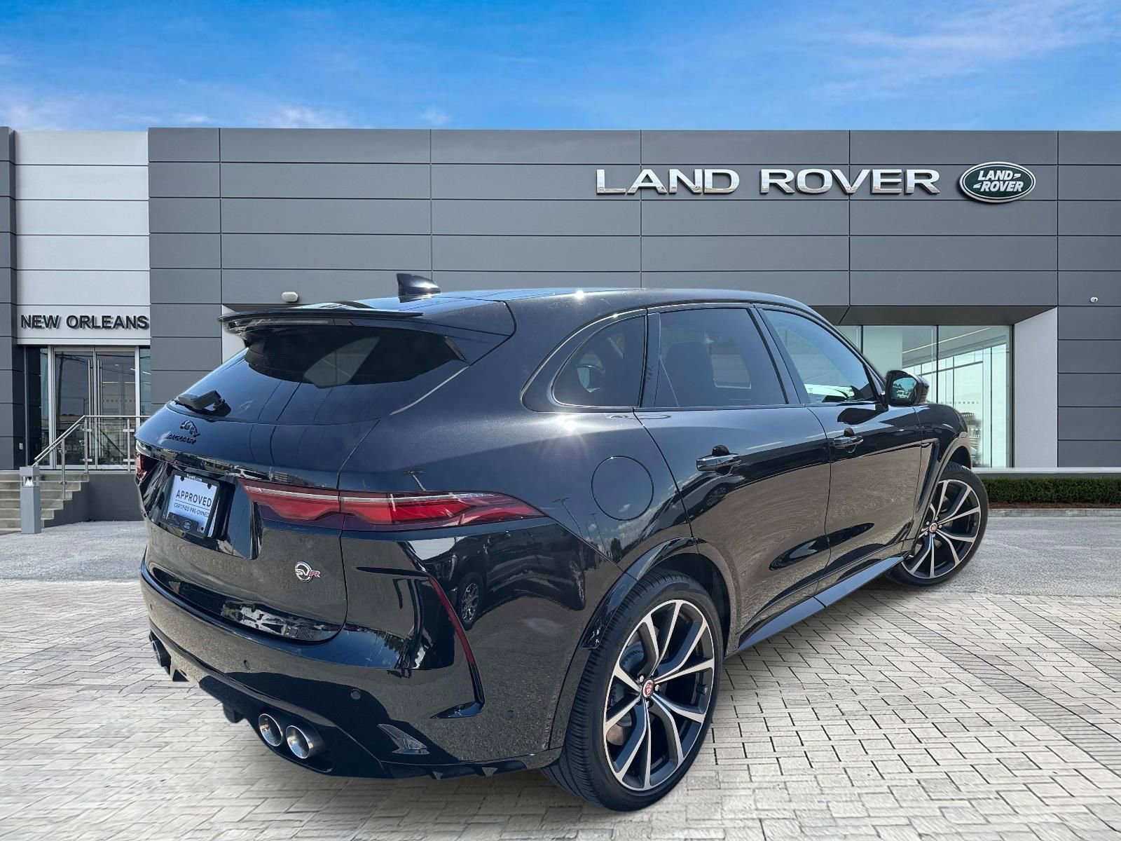 Used 2023 Jaguar F-PACE SVR image 6