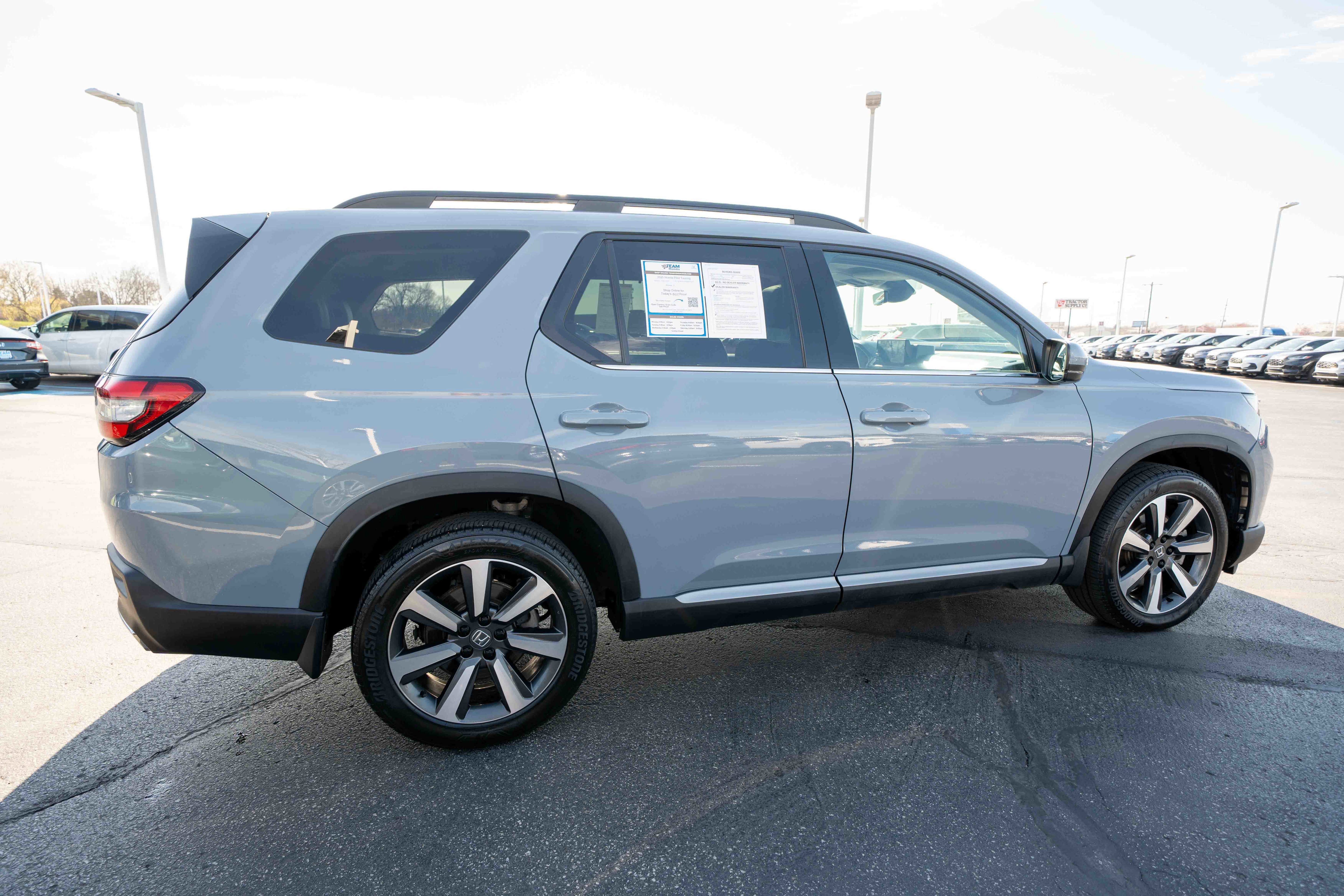 Used 2025 Honda Pilot Touring image 6