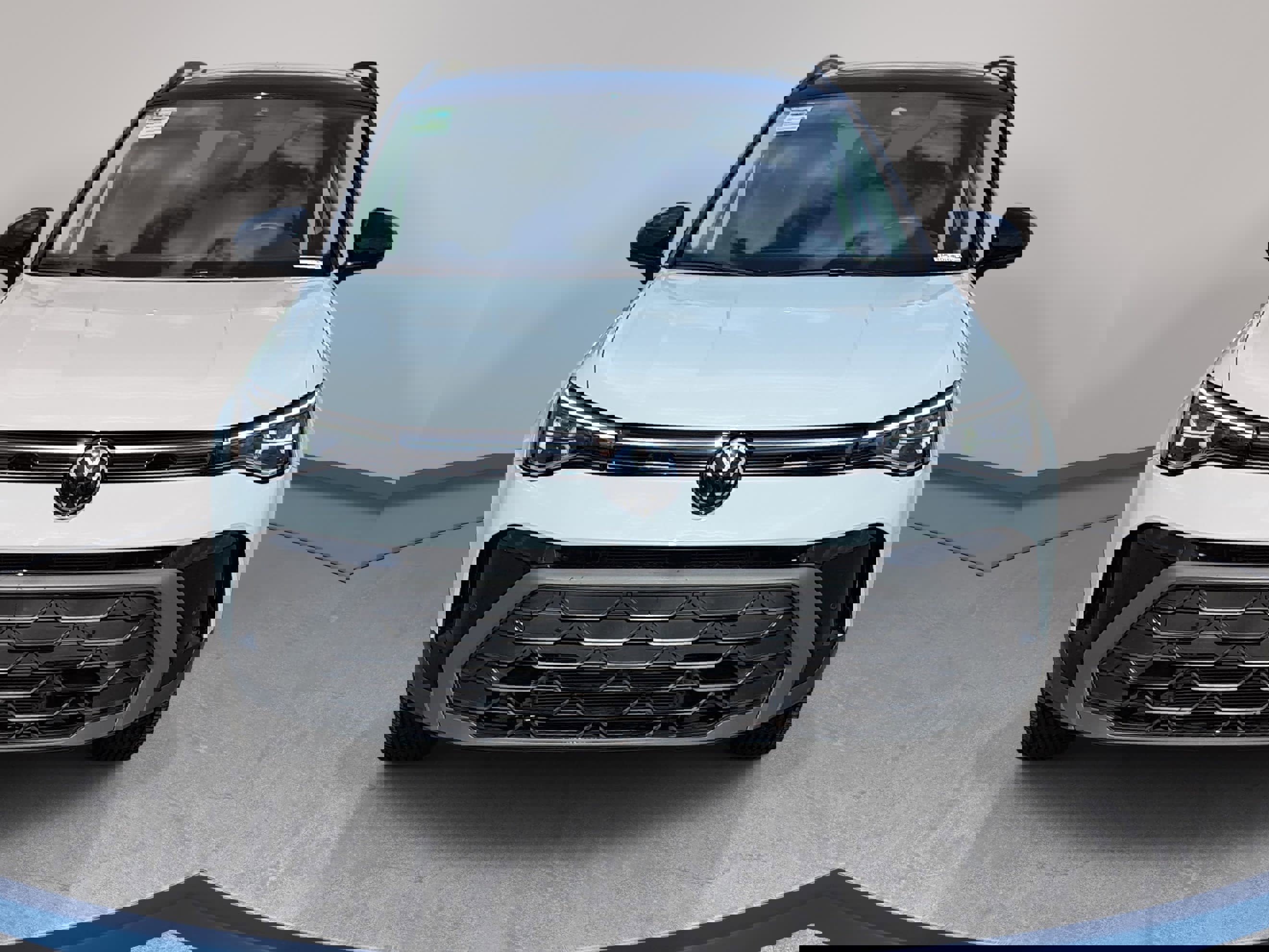 Used 2025 Volkswagen Taos SE AWD/4WD image 2