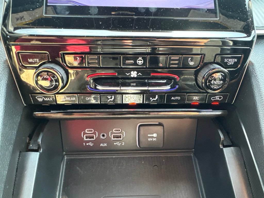 Used 2024 Jeep Grand Cherokee Altitude AWD/4WD image 8
