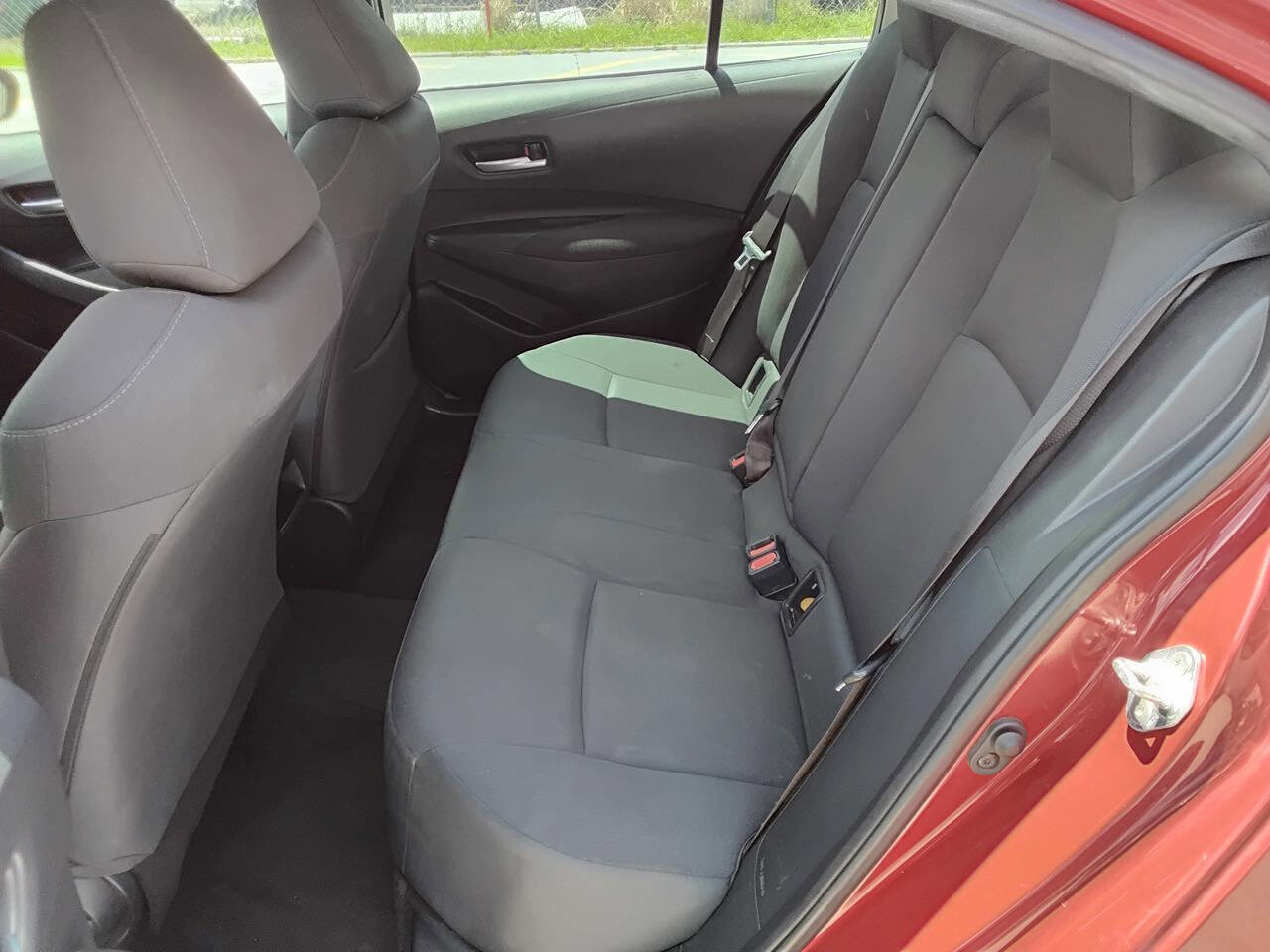 Used 2021 Toyota Corolla LE image 12